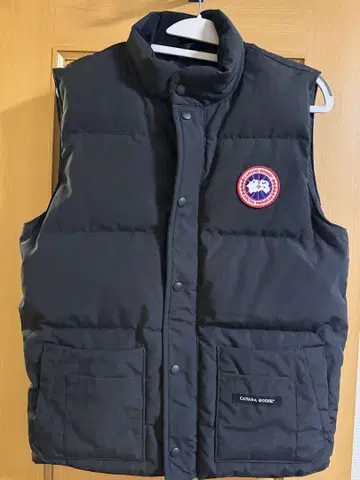 CANADA GOOSE 블랙 다운 베스트 M