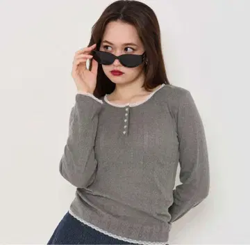 TINA: JOJUN 클리어 버튼 헨리넥 티셔츠