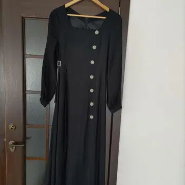 MURUA 블랙 롱 원피스 스퀘어 넥