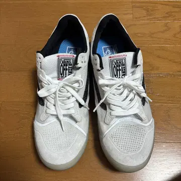 VANS OFF THE WALL 화이트 스니커즈