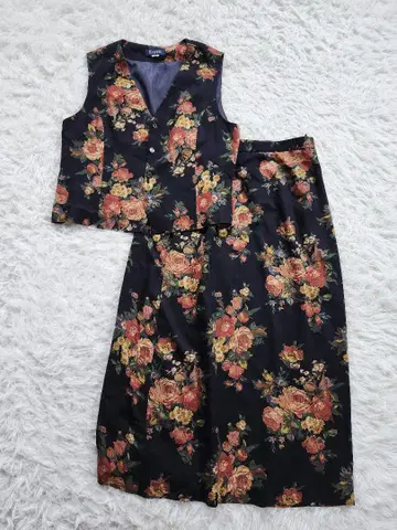 KEITH 키이스 꽃무늬 베스트&스커트 셋업