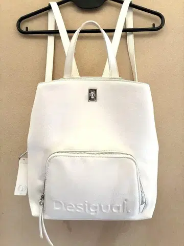 Desigual 화이트 백팩 가죽 A4 수납 포켓 많음 초편리