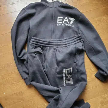 EA7 엠포리오 아르마니 블랙 맨투맨 세트