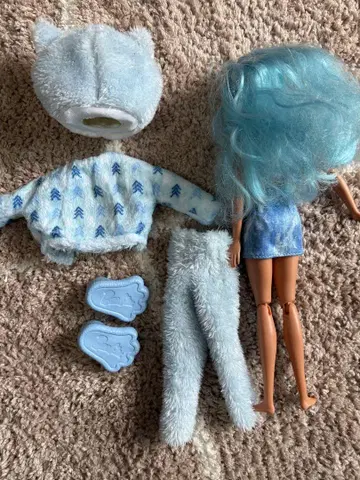 스카이블루 머리 바비와 인형옷 세트