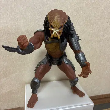 프레데터 피규어