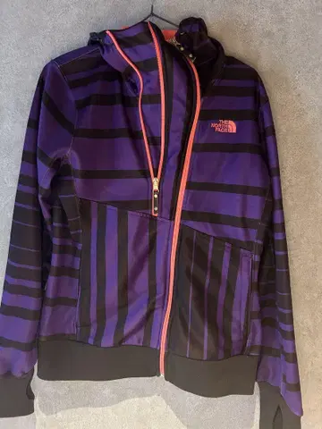 THE NORTH FACE 마운틴 후드티 보라색 블랙 스트라이프