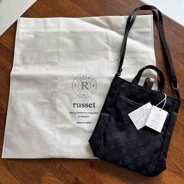 russet 블랙 나일론 숄더백