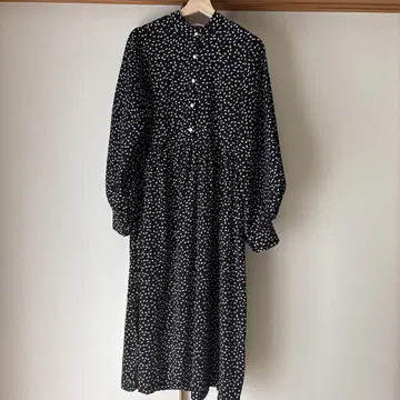 Lavish Gate 블랙 앤 화이트 도트 무늬 원피스
