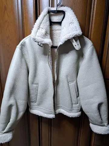 보아 달린 베이지 숏 자켓