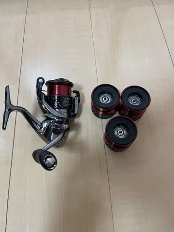 16 스트라딕 ci4 2500HGS-B 교체 스풀 포함