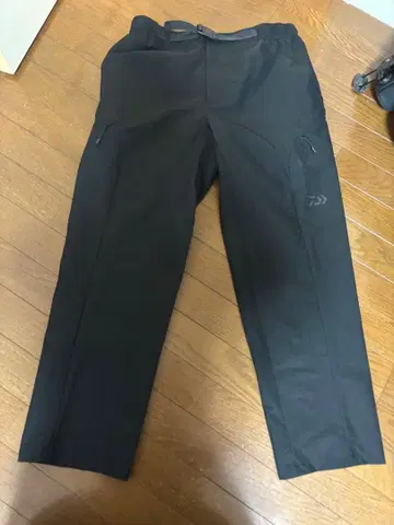 다이와 낚시용 바지 블랙 컬러 사이드 포켓 포함
