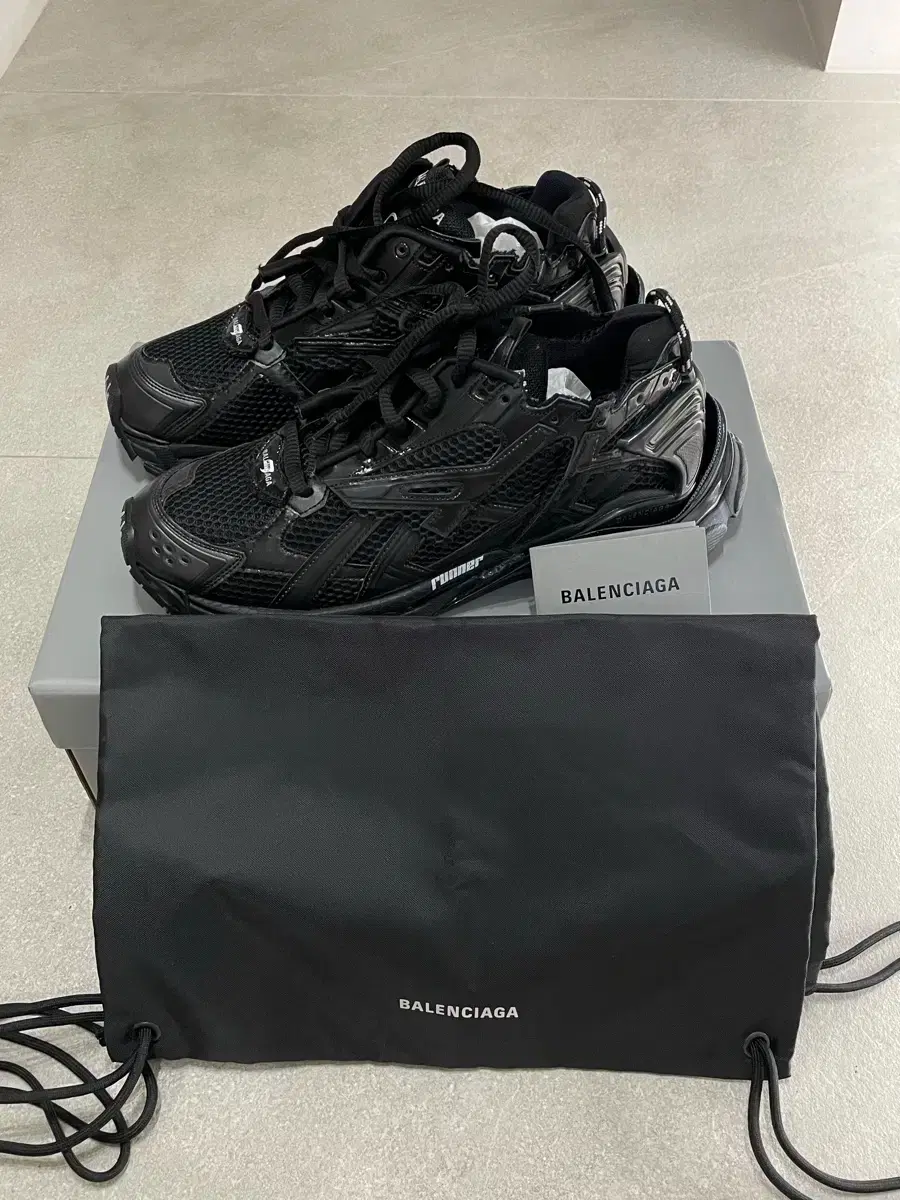 (Balenciaga/New Product/1,480,000 KRW) Runner Sneakers Monocolor Black Size 44