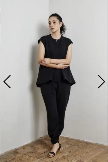 오아우노 Owauno 블랙 슬리브리스 베스트 M 사이즈