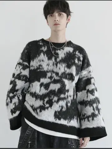 LILL 와이드 슬리브 루즈 실루엣 페더 니트