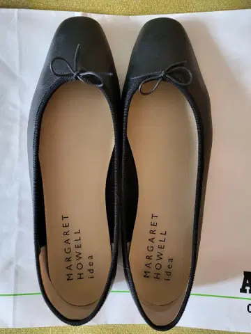 MARGARET HOWELL 블랙 플랫슈즈