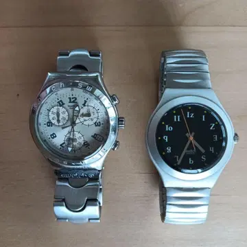 Swatch 크로노그래프와 아날로그 시계 세트