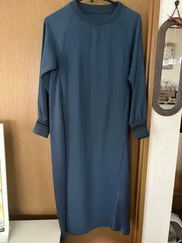 다크 블루 벌룬 슬리브 원피스