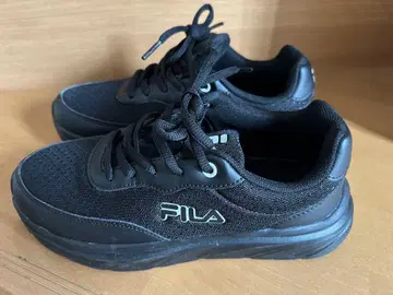 FILA 블랙 스니커즈