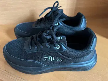 FILA 블랙 스니커즈