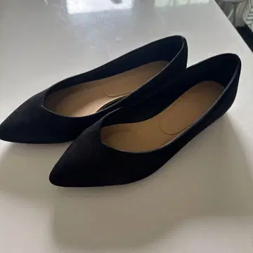 블랙 스틸레토 플랫슈즈