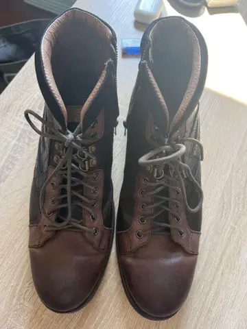 브라운 가죽 하이컷 부츠 사이드 지퍼 포함