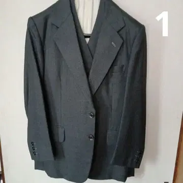 1 상하의 그레이 비즈니스 정장 자켓과 베스트