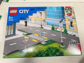 LEGO City 60304 도로 플레이트 포함
