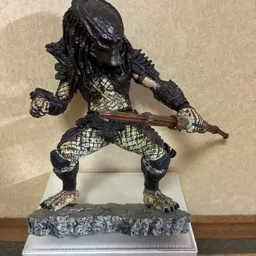 프레데터 피규어