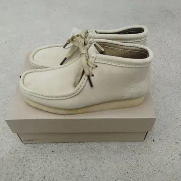 클락스 왈라비 부츠 메이플