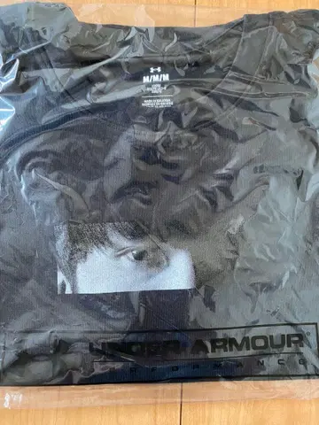 UNDER ARMOUR 블랙 T셔츠 M