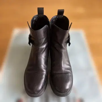 마가렛호웰 블랙 가죽 지퍼 부츠