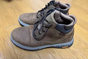 SKECHERS 브라운 하이컷 신발