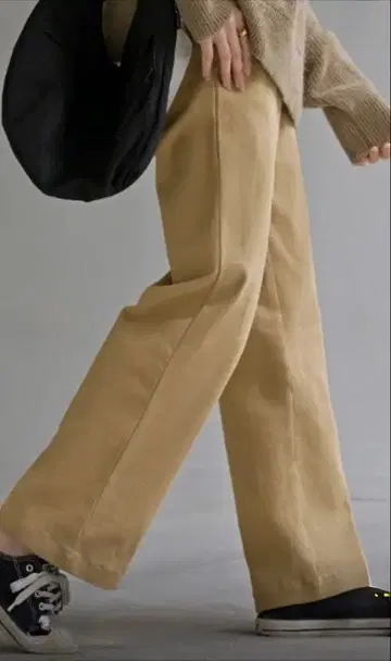M HUG.U 베이지 치노 팬츠