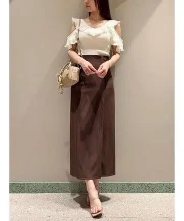 브라운 타이트 스커트 플리츠 포함