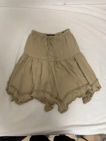 보호 베이지 플레어 스커트