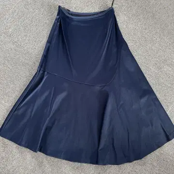 UNITED ARROWS 네이비 플레어 스커트
