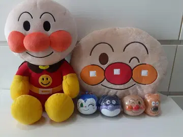 호빵맨 봉제 인형과 쿠션