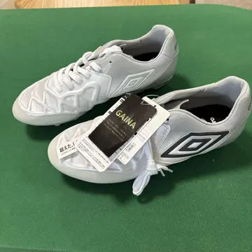 UMBRO GAINA 축구화 HG 26.0cm 화이트/그레이