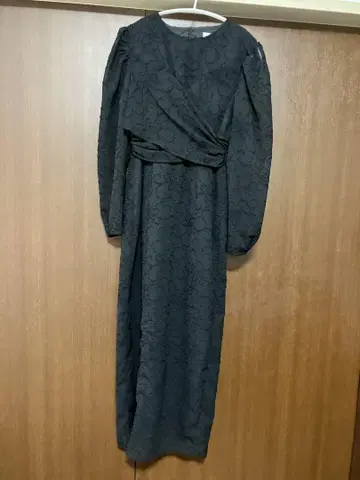Knuth Marf 백 오픈 시어 드레스