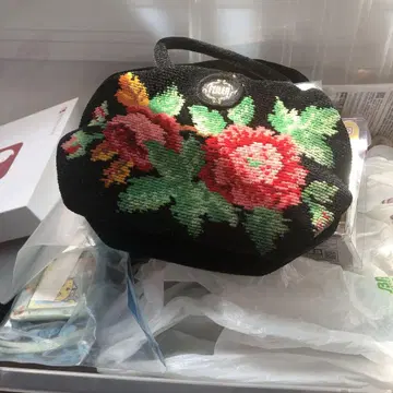 FELT 꽃무늬 자수 핸드백 블랙