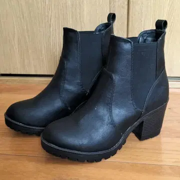 사이드 고어 숏컷 부츠 블랙