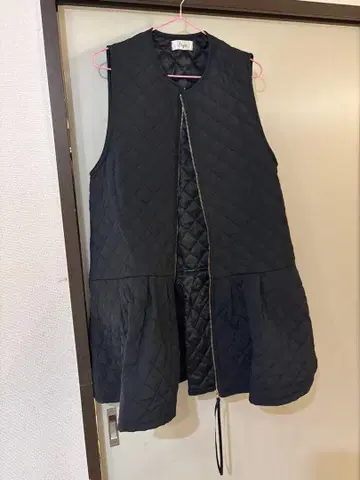 Myu 퀼팅 다운 베스트 블랙