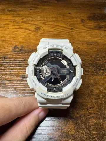 [ 가격 인하 가능 ] G-SHOCK 화이트 x 핑크 골드 WR20BAR