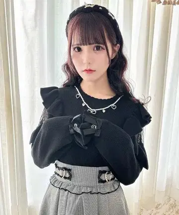 ROJITA 목걸이 포함 어깨 볼륨 프릴 니트