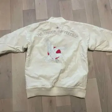 크림색 스카잔 L 사이즈 학과 날개 자수