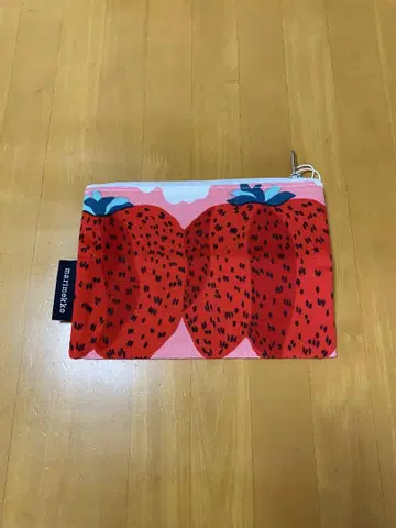 marimekko 딸기 무늬 파우치