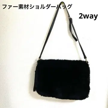 퍼 소재 숄더백 블랙