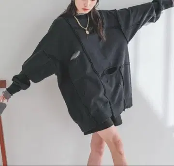 지나시스 오버 사이즈 데미지 맨투맨 블랙