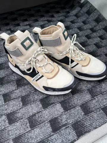 LACOSTE 런 브레이커 베이지 블랙 하이컷 스니커즈