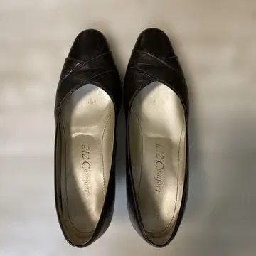 브라운 가죽 펌프스 중간 힐